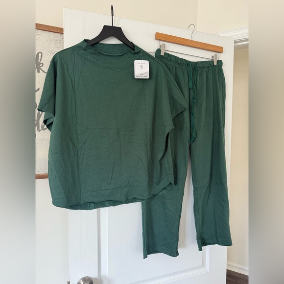 NWT - Green Two-Piece Lounge Sweat Set - Size Small - Picture 4 of 12